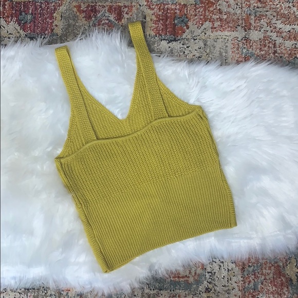 SOLD • Sleeveless Knit Top • - Picture 7 of 9